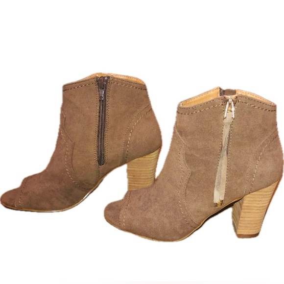 XOXO Shoes - XOXO Peep Toe Taupe Seude Booties!